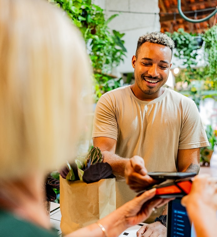 Guy buying groceries with his digital wallet